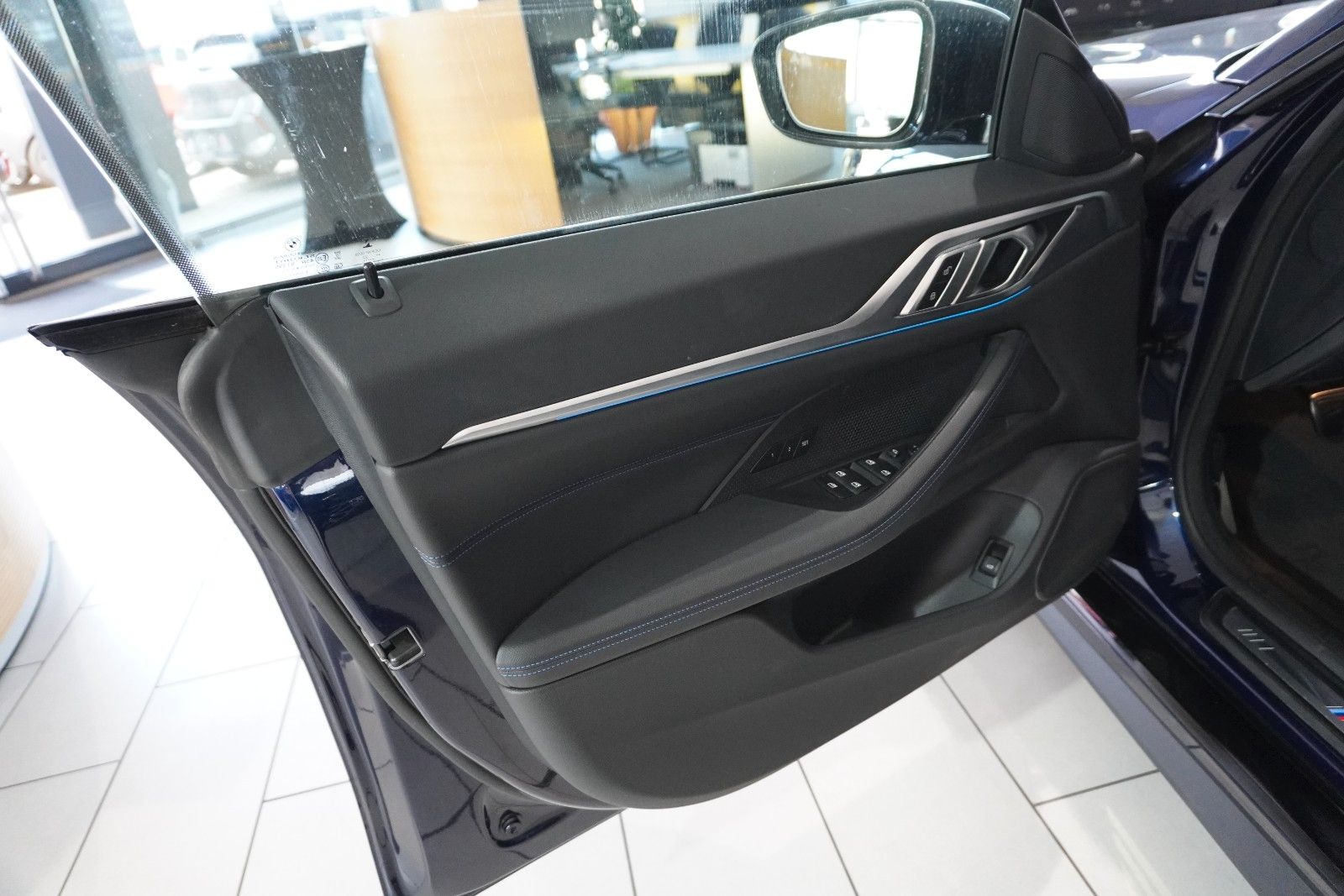 Fahrzeugabbildung BMW i4 Gran Coupe 40 eDrive M-SPORT NAVI/LED/360°/SH