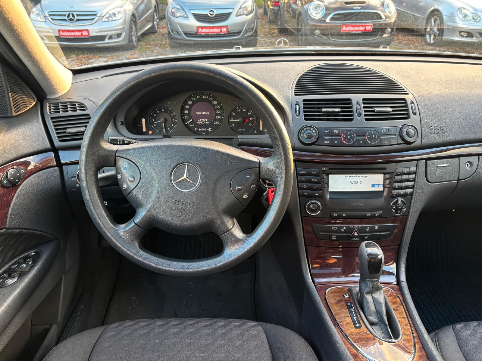 Mercedes-Benz E200 2004 — photo 16