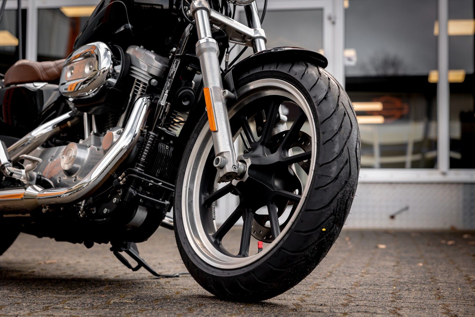 Fahrzeugabbildung Harley-Davidson XL883L SUPERLOW SPORTSTER - MILLER ABGASANLAGE