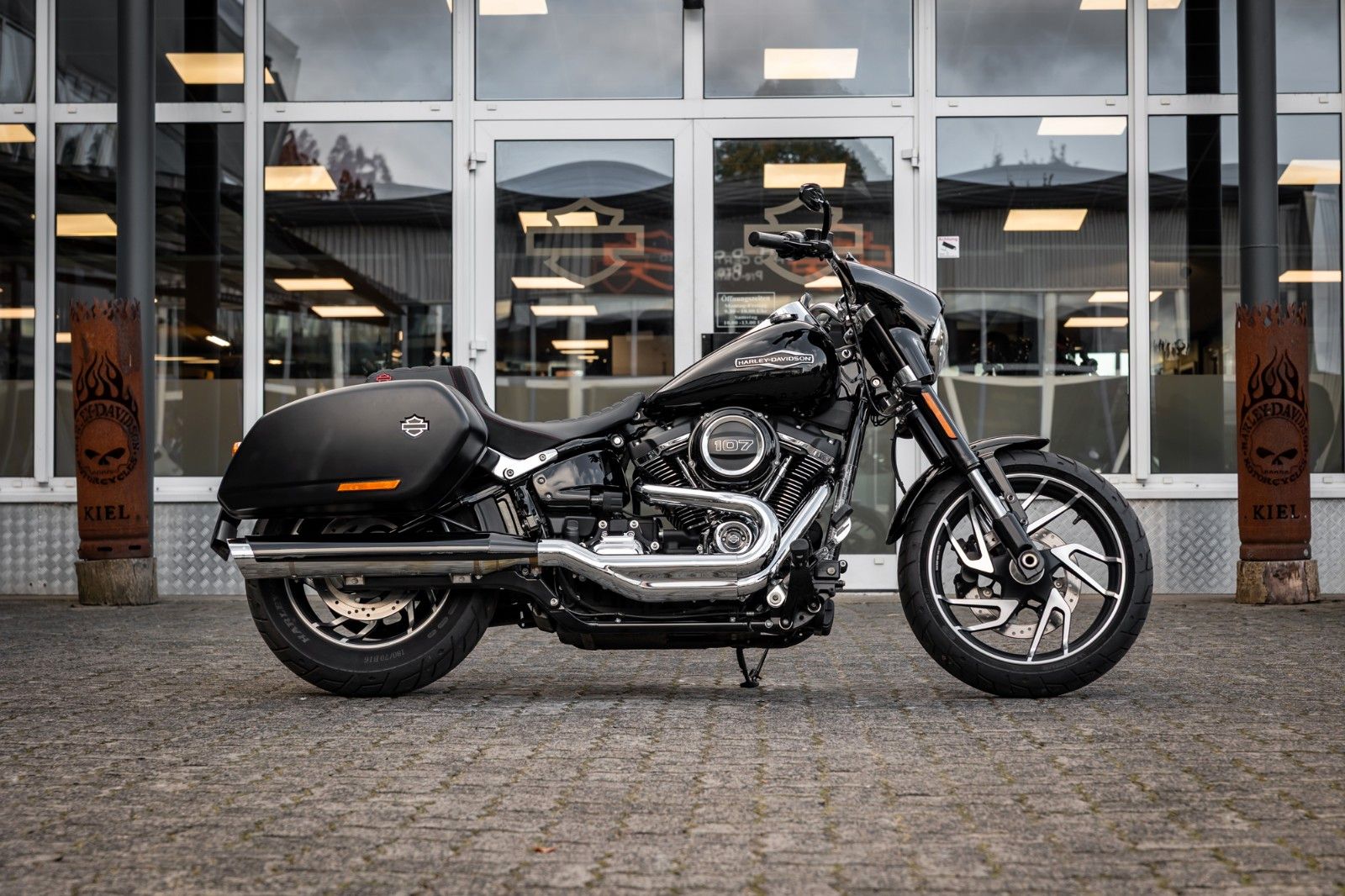 Fahrzeugabbildung Harley-Davidson FLSB SPORT GLIDE 107