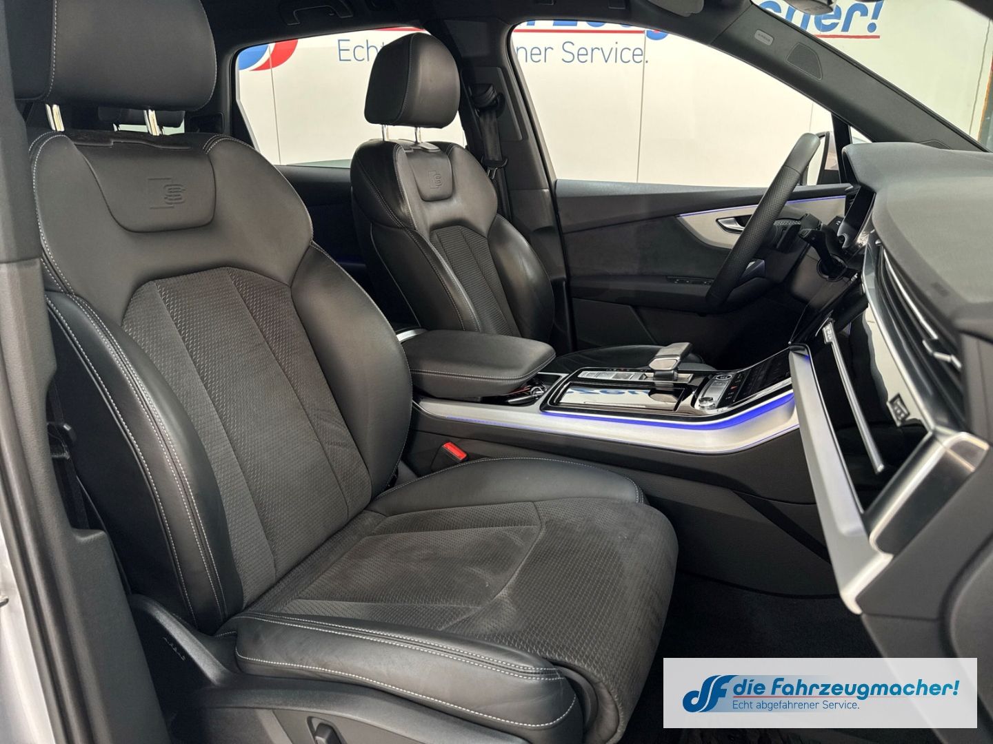 Fahrzeugabbildung Audi Q7 45 TDI quattro S-line Sportpaket LuftfeNiveau