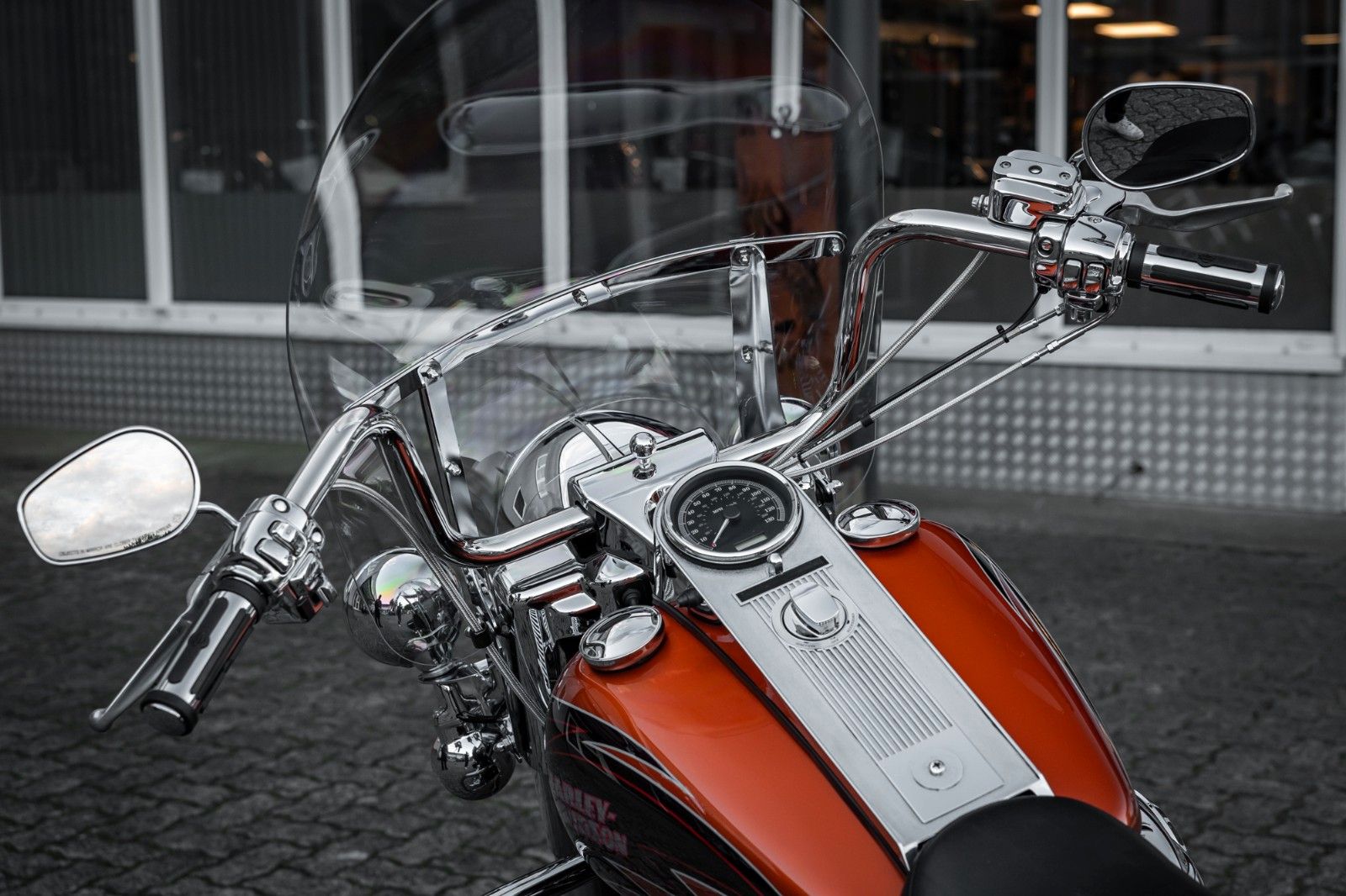 Fahrzeugabbildung Harley-Davidson FLHRC Road King Classic - BLACK BEAR - SELTEN