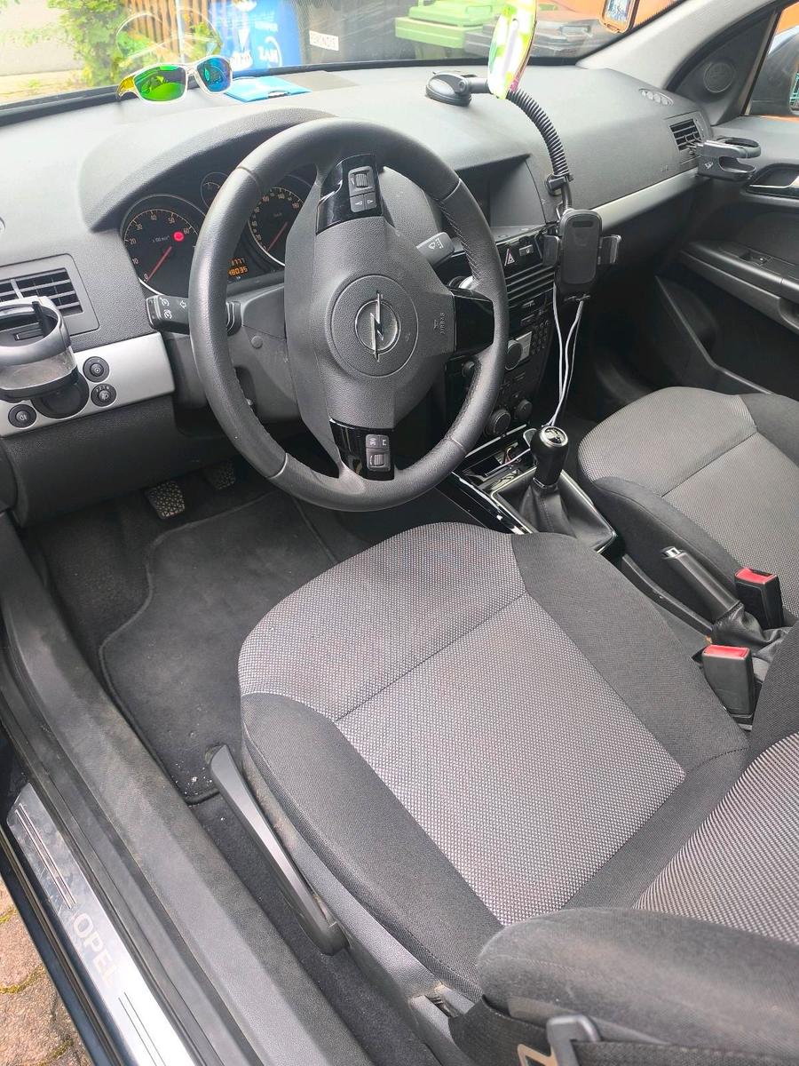 Opel Astra 2010 — photo 7