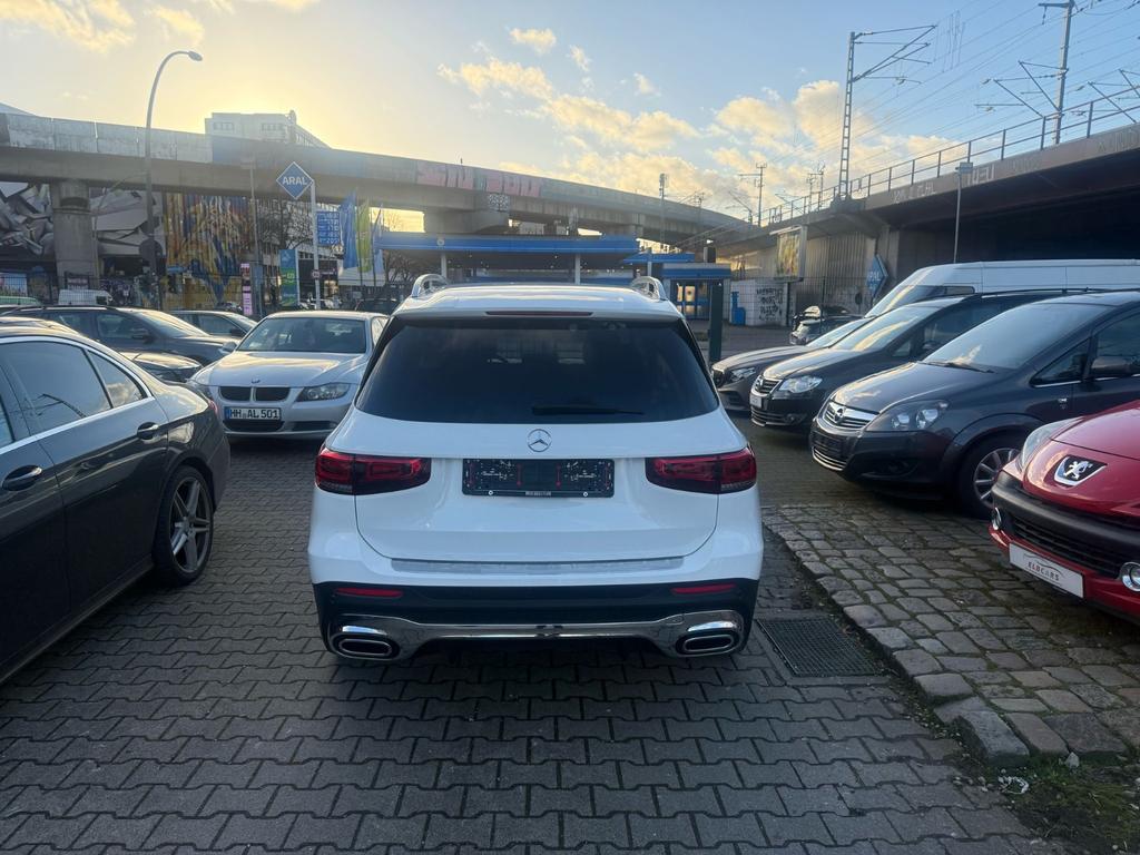 Mercedes-Benz GLB 220