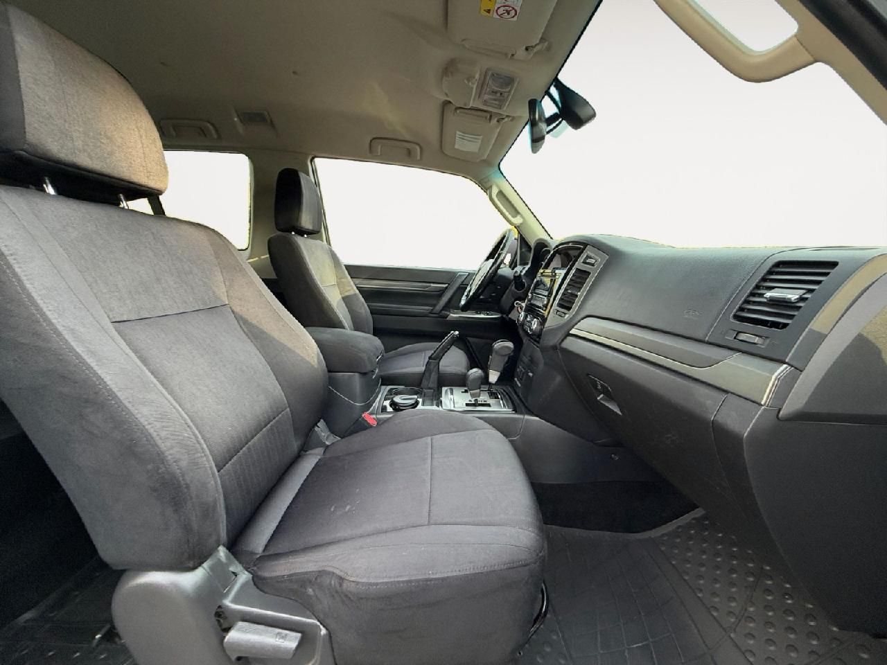 Fahrzeugabbildung Mitsubishi Pajero 3.2 DI-D Final Edition