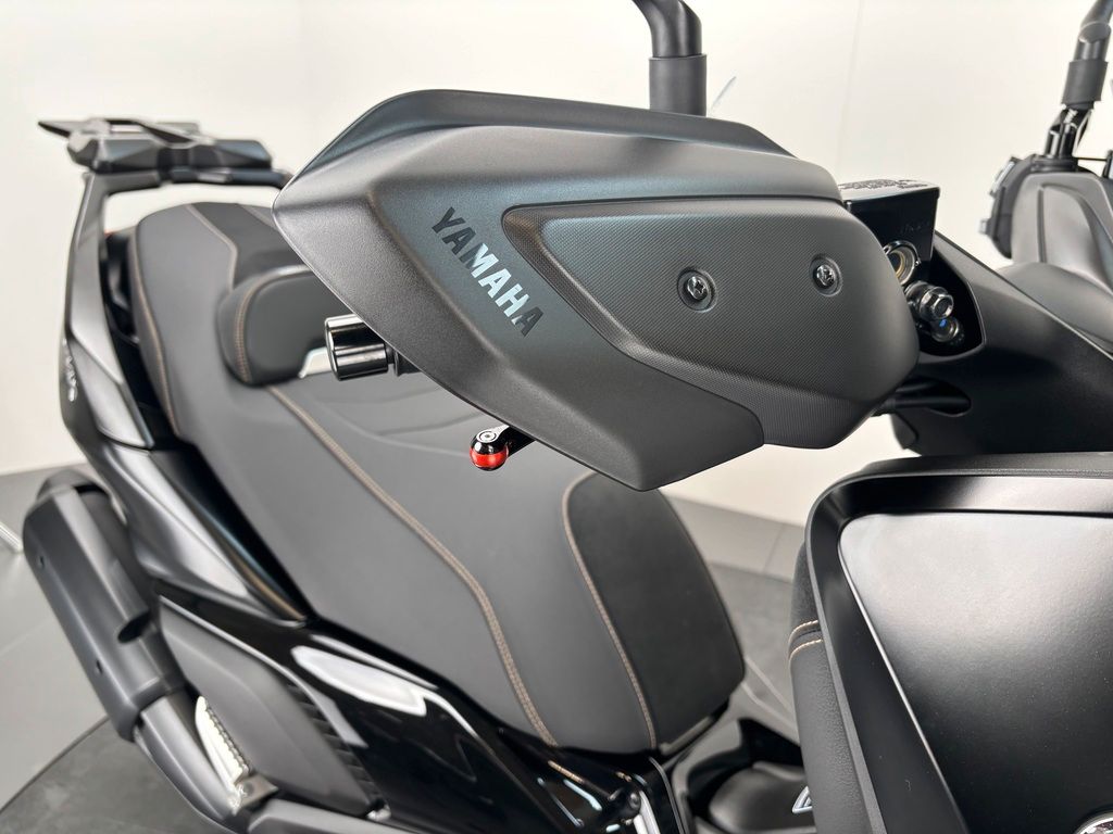 Fahrzeugabbildung Yamaha XMAX 300 TECHMAX *NEUWERTIG *TOPCASETRÄGER