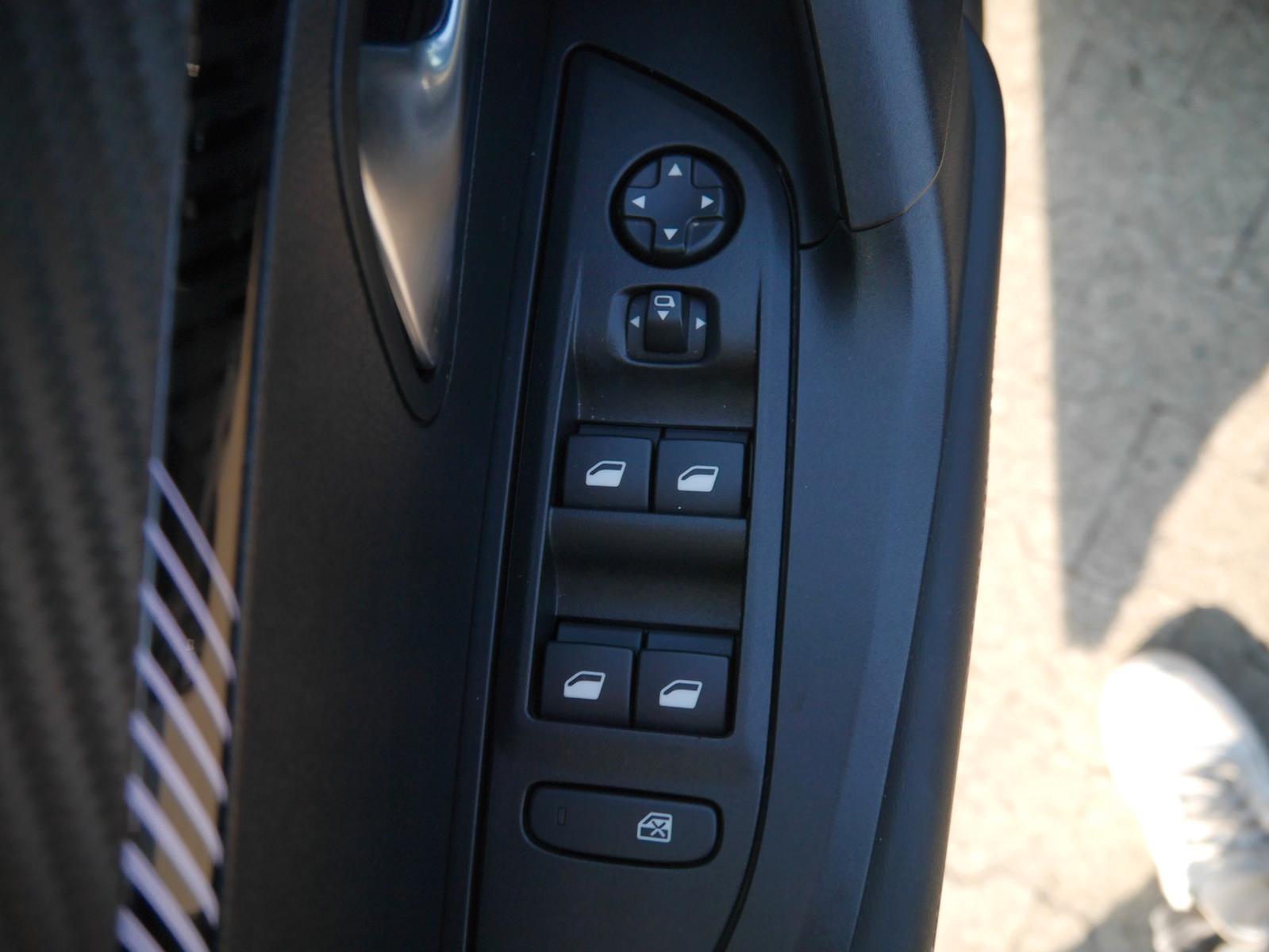 Peugeot 2008 Hybrid 145 LED/Navi/ACC/SHZ/360-Grad