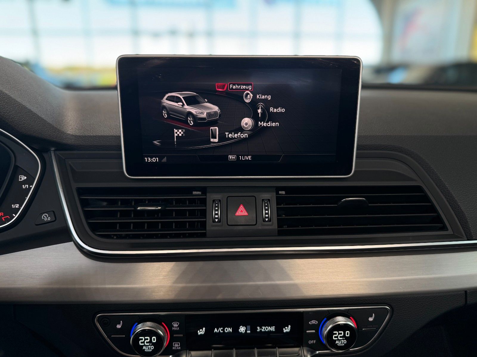 Fahrzeugabbildung Audi SQ5 3.0TDI quattro "Magnetic-Ride 3-Zonen-Klima"