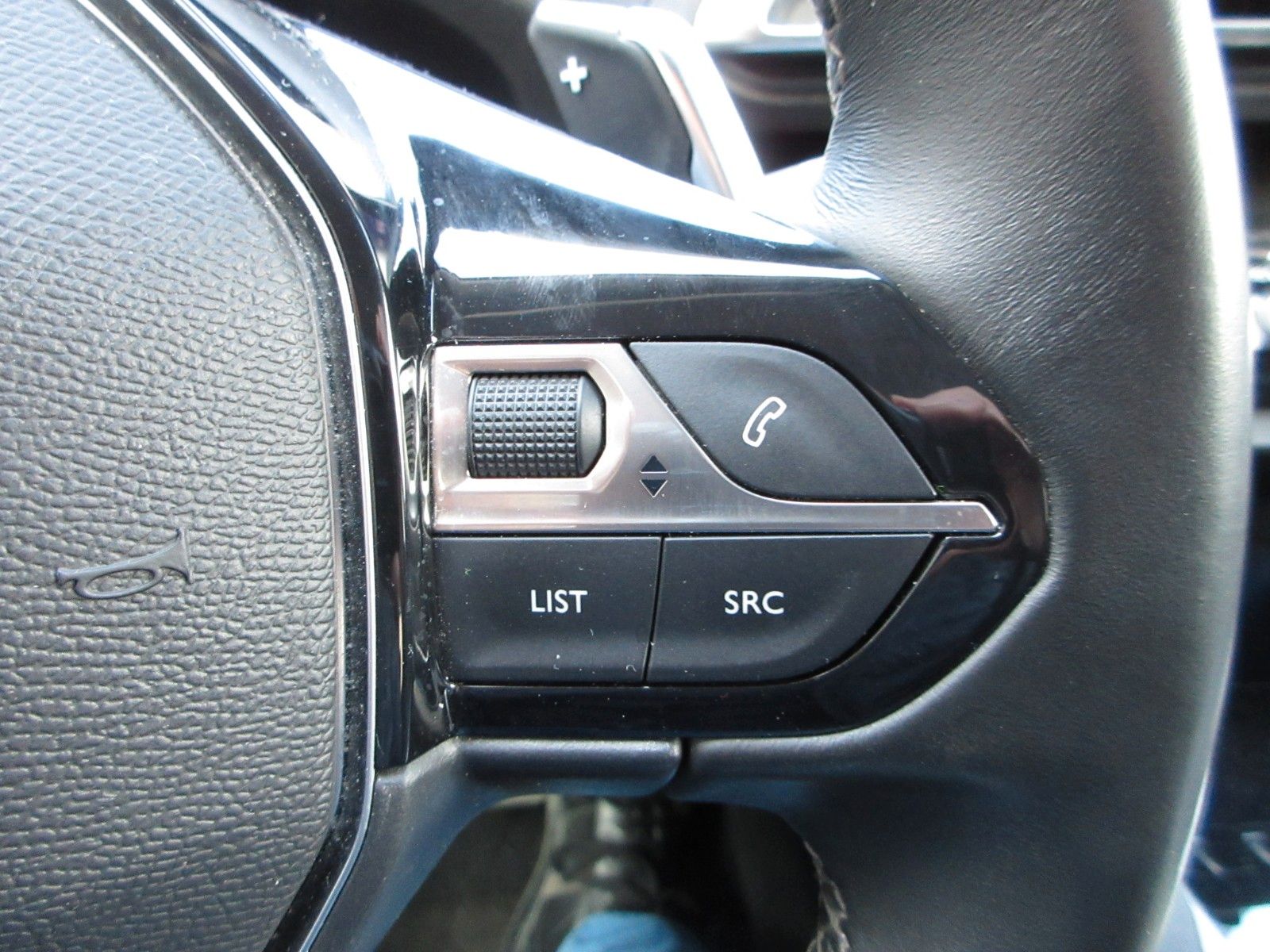 Fahrzeugabbildung Peugeot 5008 Active 1.2T NAVI/PDC/VIRTUAL/7-SITZER