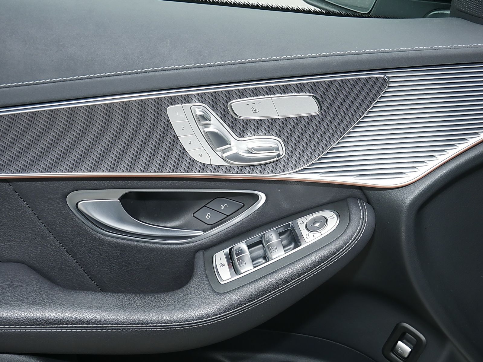 Mercedes-Benz EQC 400 4M AMG+MEMORY+SCHIEBEDACH+AHK+360°KAMERA foto 9