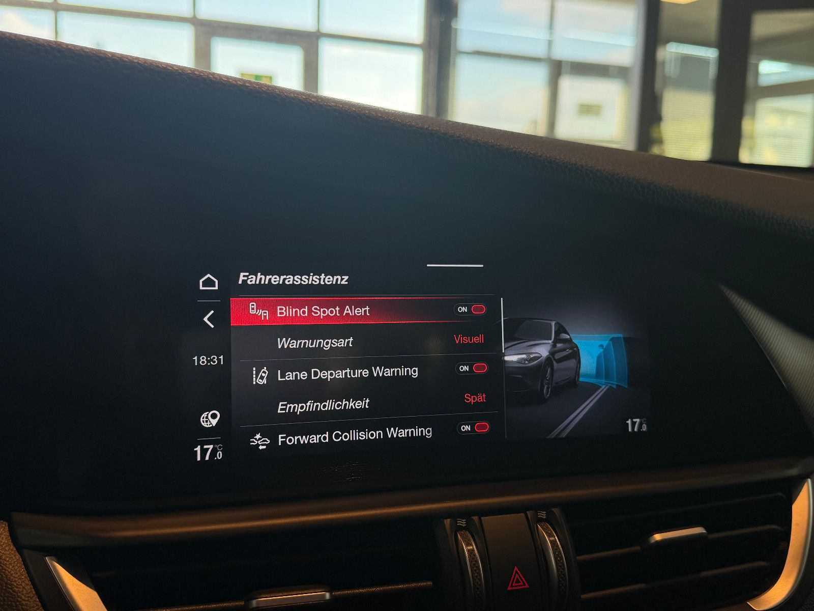 Fahrzeugabbildung Alfa Romeo Giulia Sprint /KAMERA/ALL-BLACK/CAR-PLAY