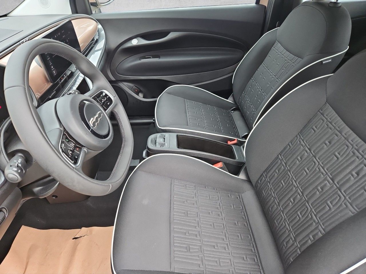 Fahrzeugabbildung Fiat 500e 42kWh Akku - Navi - Bluetooth