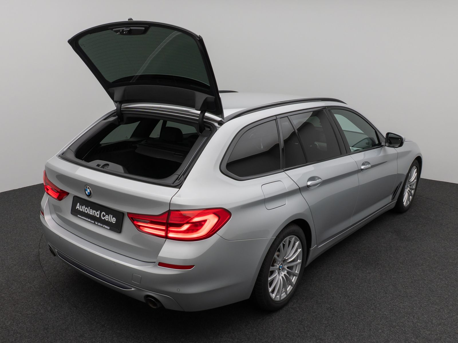 Fahrzeugabbildung BMW 520d  Sport Line HUD HiFi PDC Alarm DisplayKey