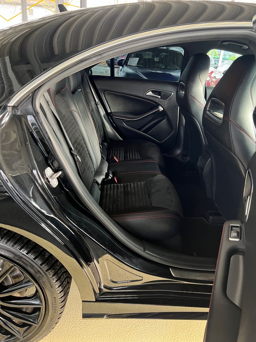 Fahrzeugabbildung Mercedes-Benz CLA 250 4Matic AMG Line *SCHECKHEFT BEI MERCEDES