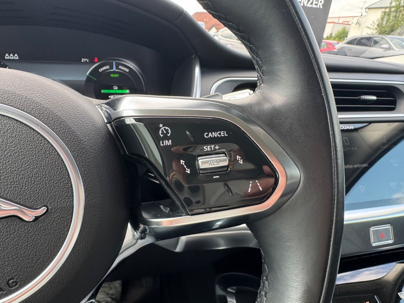 Fahrzeugabbildung Jaguar I-PACE 400 AWD/Black-Pack/CarPlay/MERIDIAN/89,6%