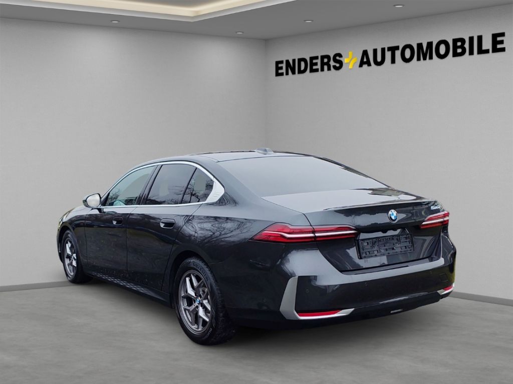 BMW 520 d Lim. 197PS +COMF.P+ALLW+HARM.KARD.+INNOVP+ imagem 3