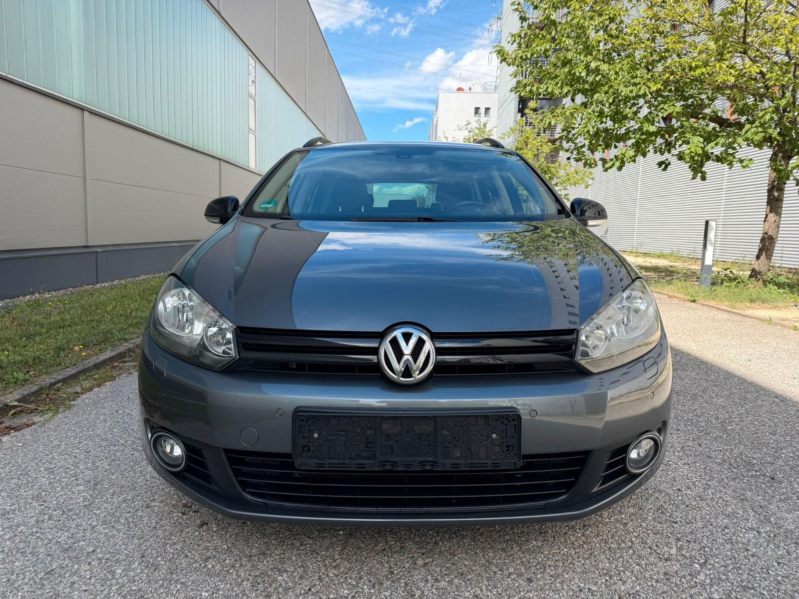 Volkswagen Golf 2012 — rear view
