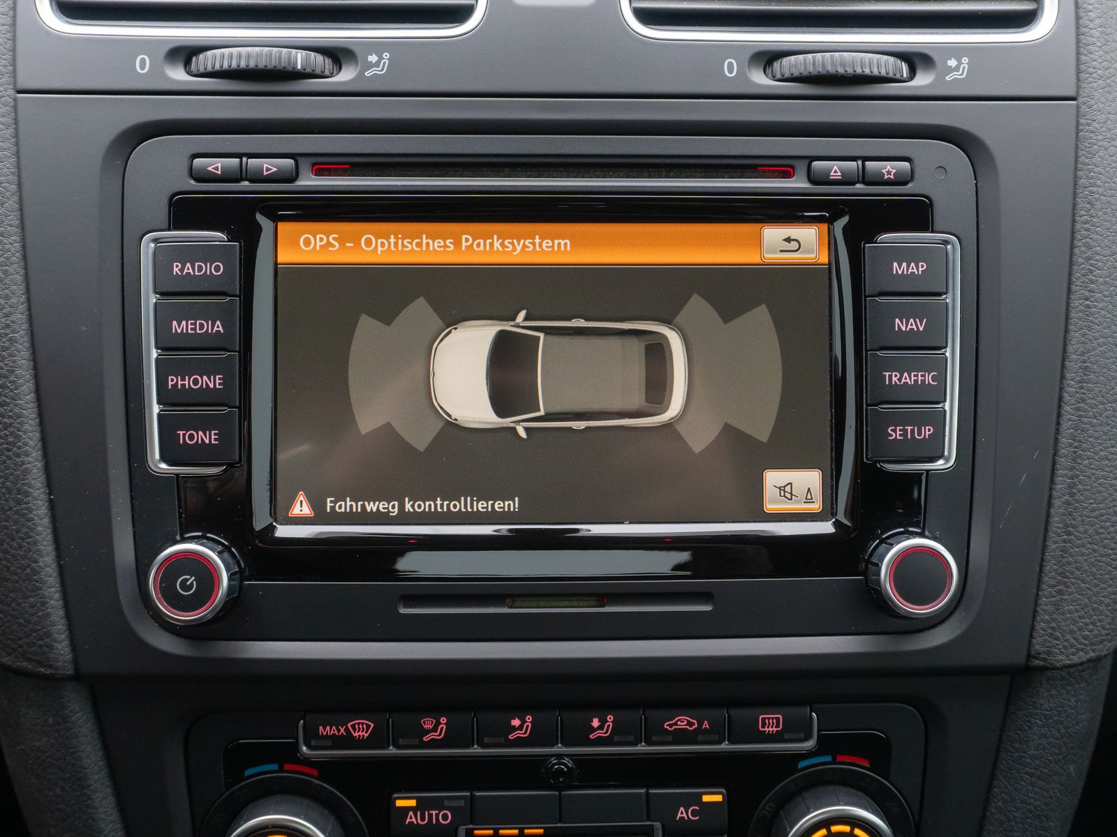 Fahrzeugabbildung Volkswagen Golf VI Cabriolet Basis PDC Navi Sitzhz Tempomat