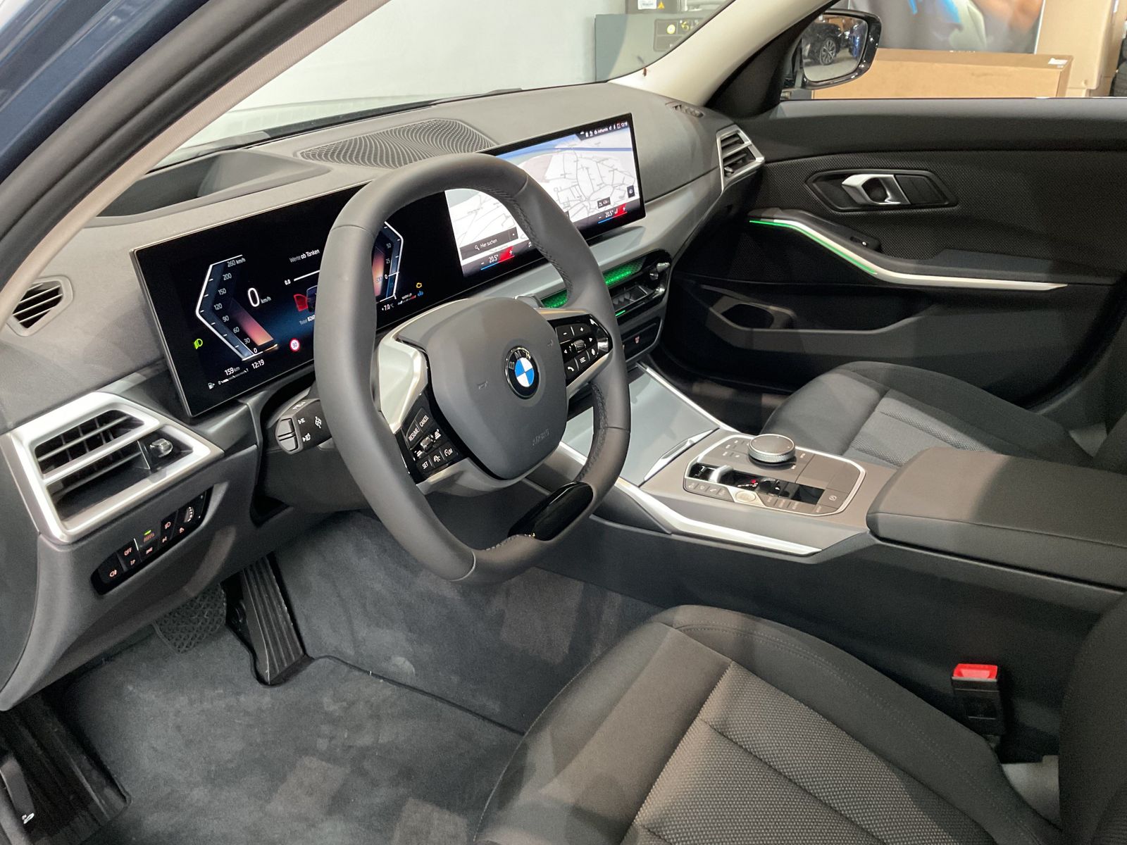 Fahrzeugabbildung BMW 318i |Driving Assistant |Komfortzugang |Sitzheiz