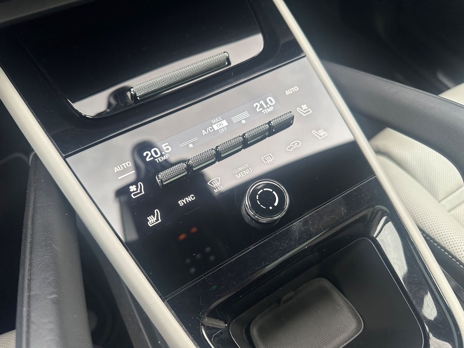 Fahrzeugabbildung Porsche Cayenne*Sport Design*Pano*360° Kam*Bose*Head-Up