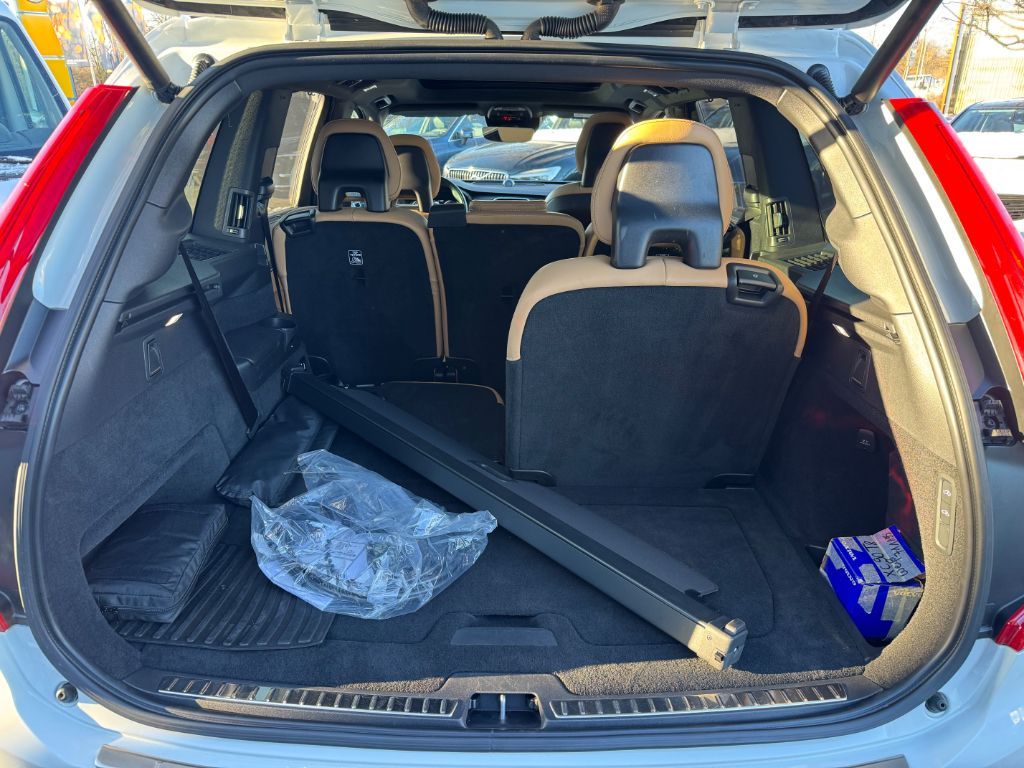 Fahrzeugabbildung Volvo XC90 Rech. T8 AWD Inscription+Luft+22Zoll+Akusti