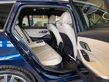 BMW 320 Touring  d xDrive Luxury Line *HUD*PANO*ACC*