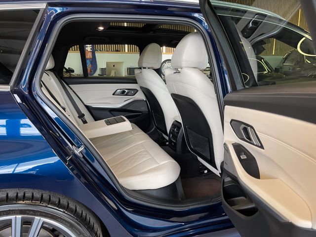 BMW 320 Touring  d xDrive Luxury Line *HUD*PANO*ACC*