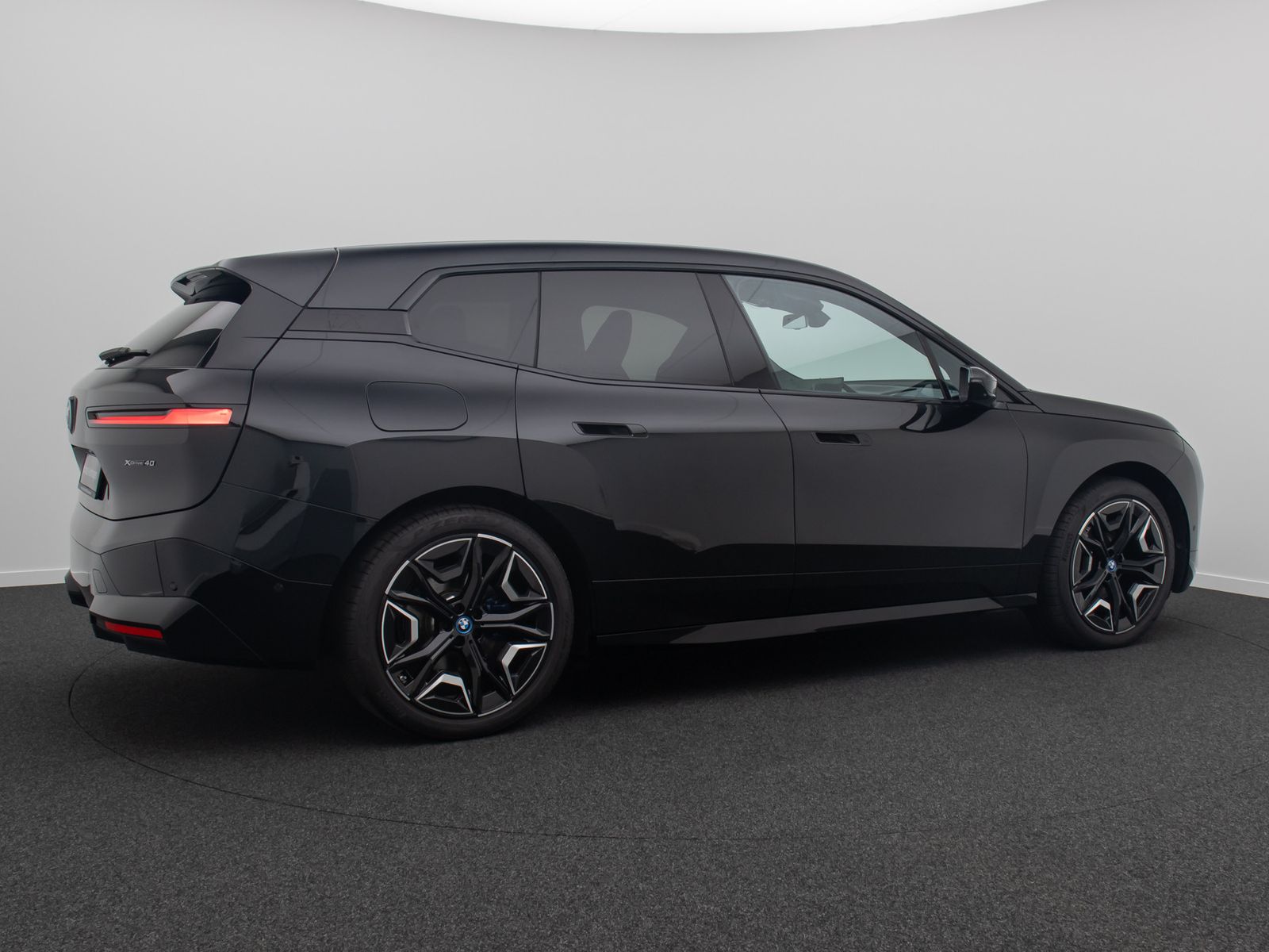 Fahrzeugabbildung BMW iX xD40 Sportpaket ACC 360° Laser SkyLounge 22"