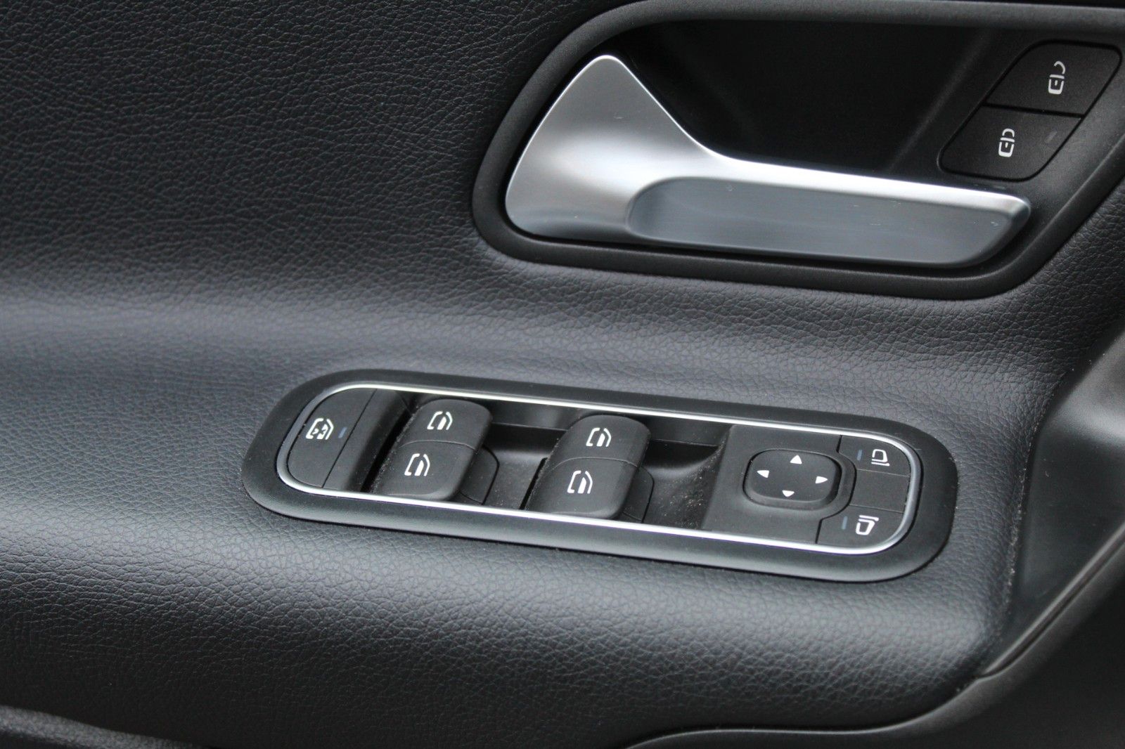 Fahrzeugabbildung Mercedes-Benz Lim A 200 Style 4Matic  Allrad*Navi*AHK