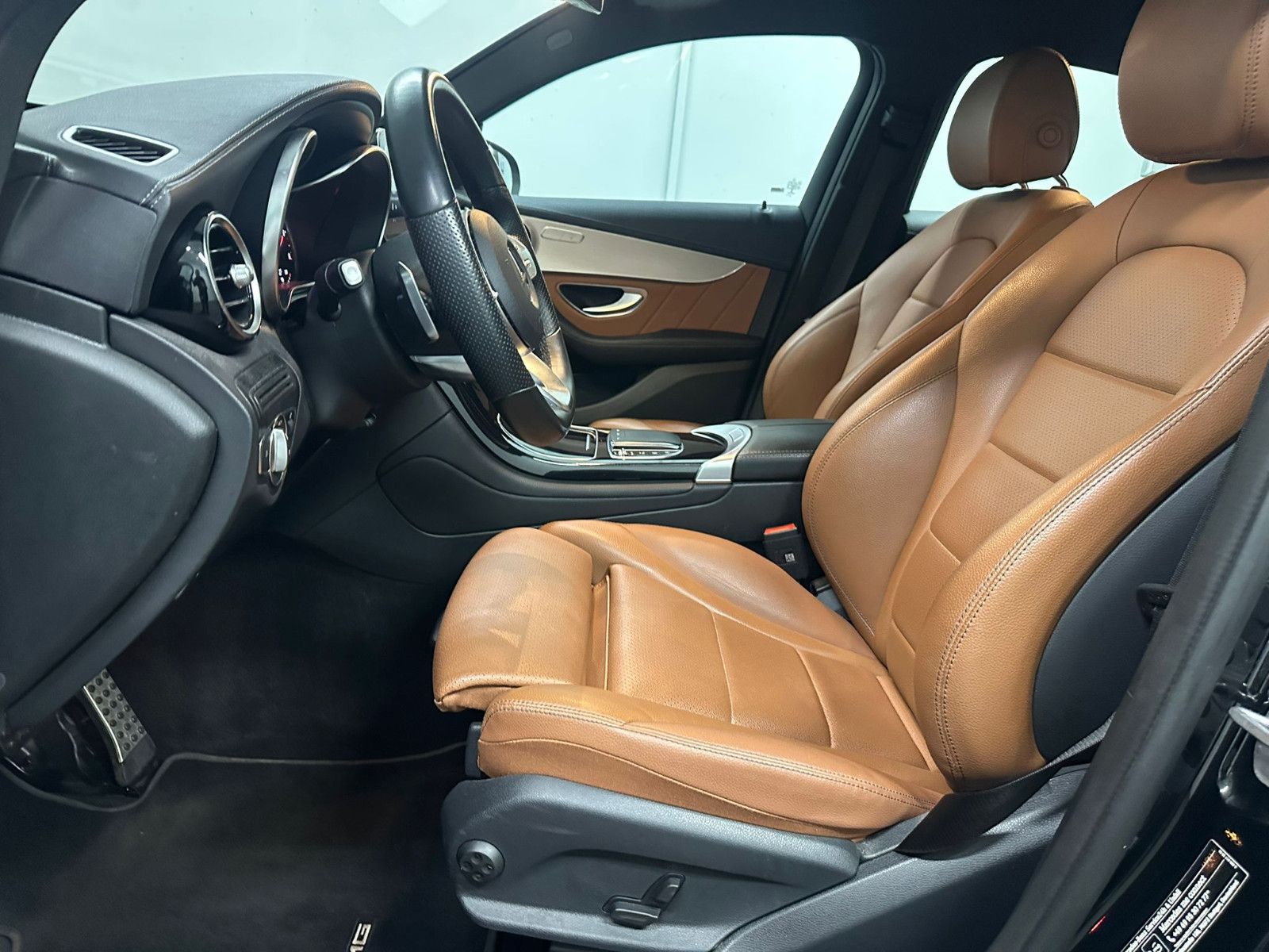Fahrzeugabbildung Mercedes-Benz GLC 220 d 4MATIC Coupé *AMG-LINE*DISTRO*KAMERA*