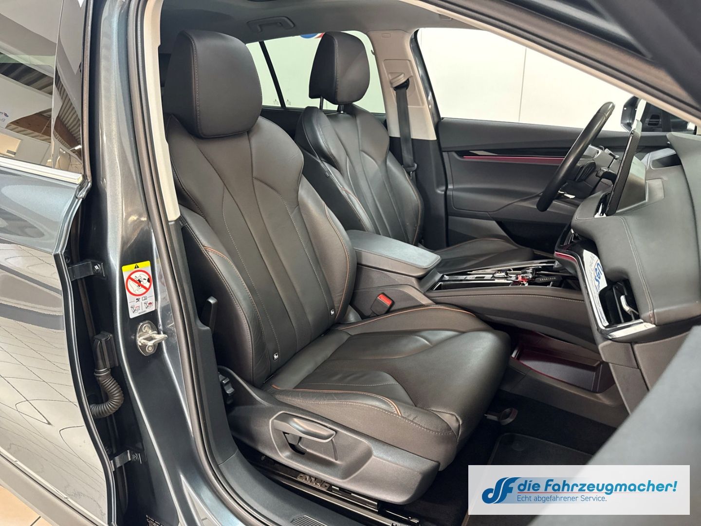 Fahrzeugabbildung SKODA Enyaq 80 Suite HUD El. Panodach Navi Leder Digi