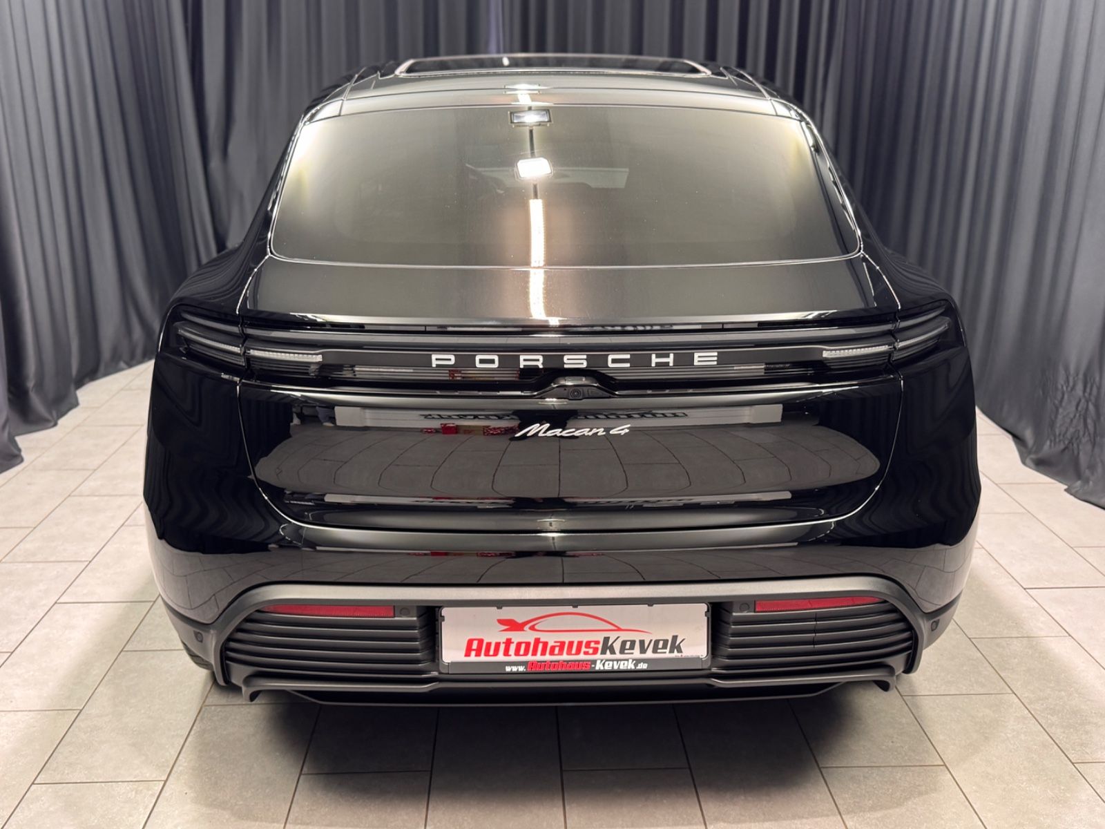 Fahrzeugabbildung Porsche Macan Electric 4|BOSE|PANORAMA|KAMERA|