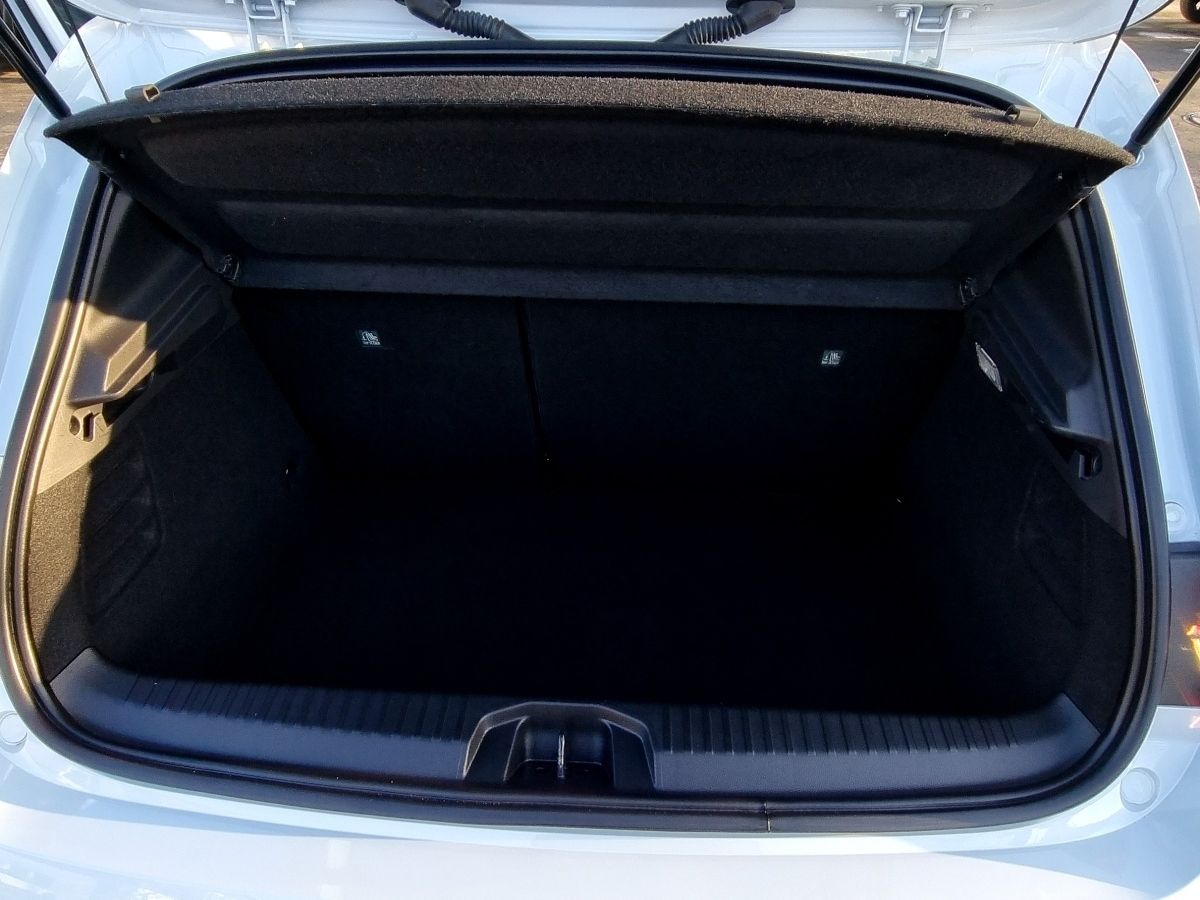 Fahrzeugabbildung Renault Clio INTENS E-TECH 140