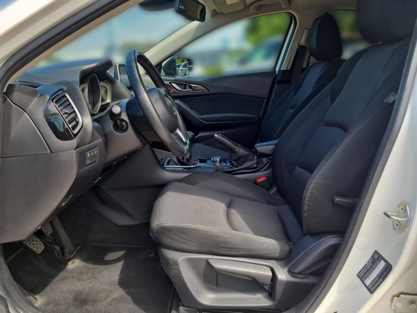 Fahrzeugabbildung Mazda 3 Center-Line er 2.0 LED-Tagfahrlicht