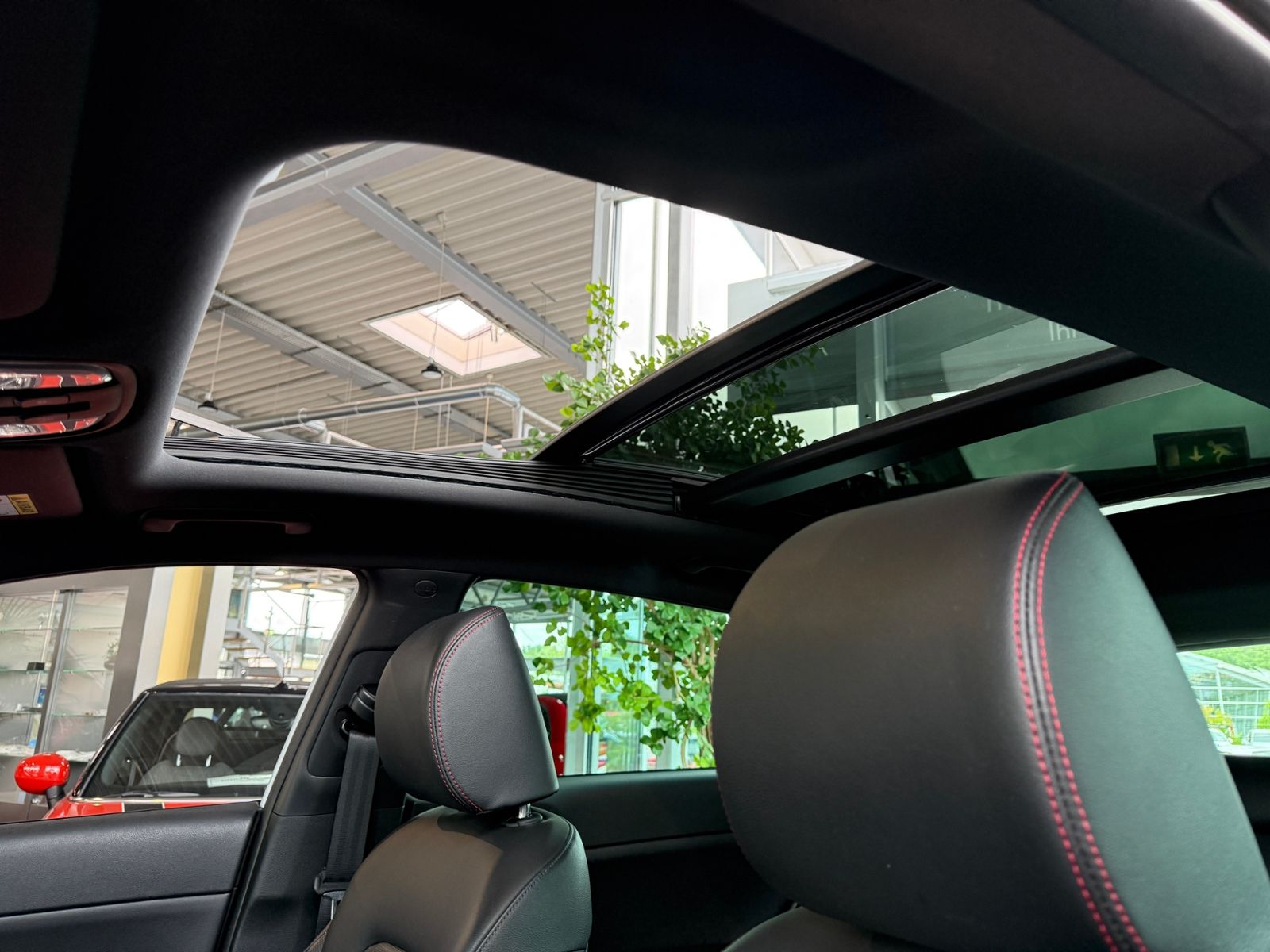 Fahrzeugabbildung Kia Sportage GT-Line 4WD PANO LED LEDER 19"