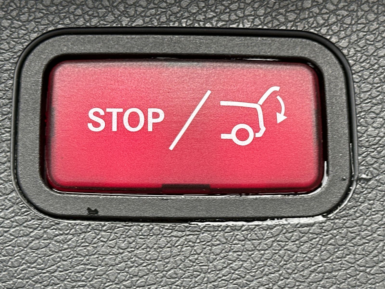 Fahrzeugabbildung Mercedes-Benz E 300de T AMG-Line NAV+LED+PANO+DISTRONIC+WIDE
