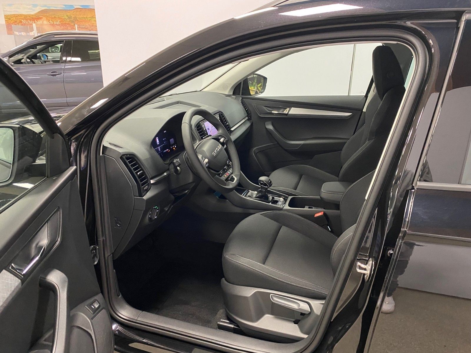 Fahrzeugabbildung SKODA Karoq 1.5 TSI DSG Selection+AHK+KAMERA+16"ALU+BC