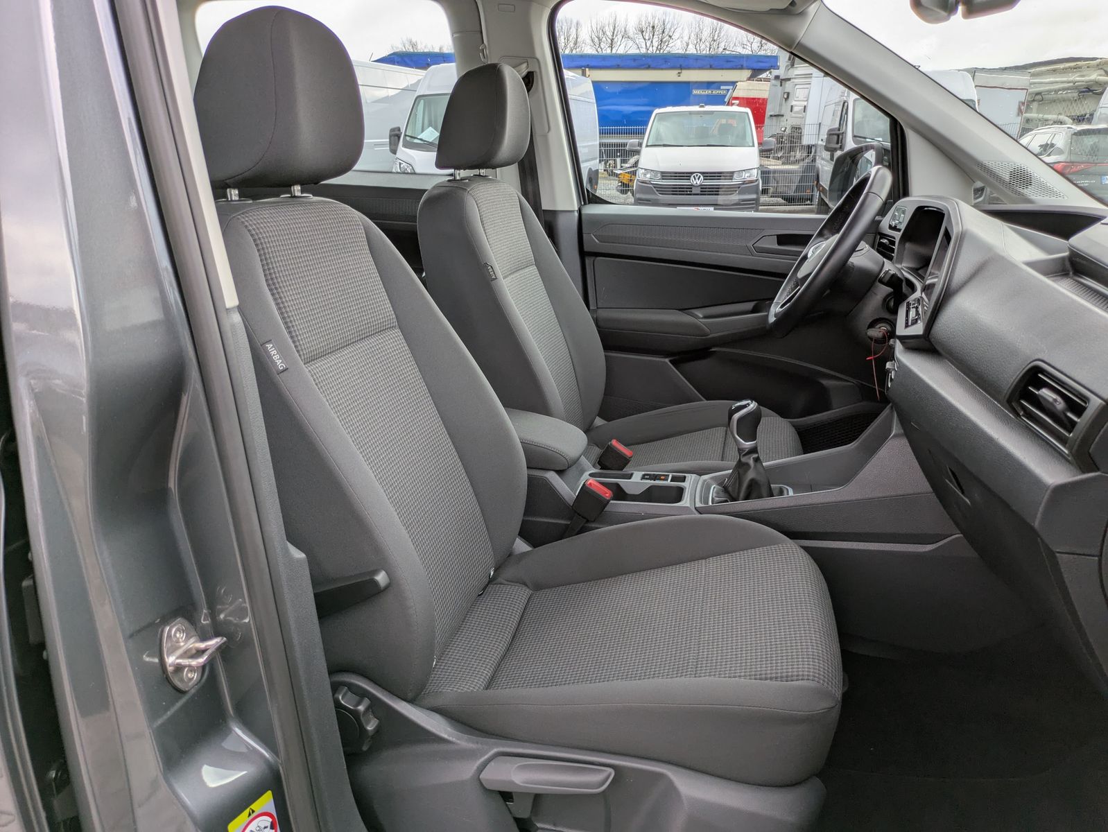 Fahrzeugabbildung Volkswagen Caddy Maxi 2.0 TDI 4M 7-SITZER*AHK*APP*KAMERA