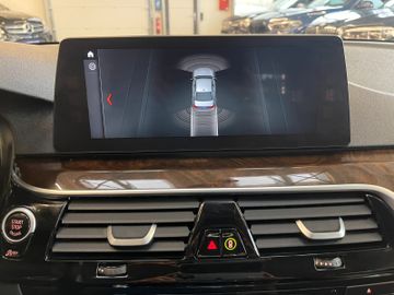 BMW 530 i xDrive *1.HAND*NAVI*TEMPO*SZHZ*AHK*PDC*