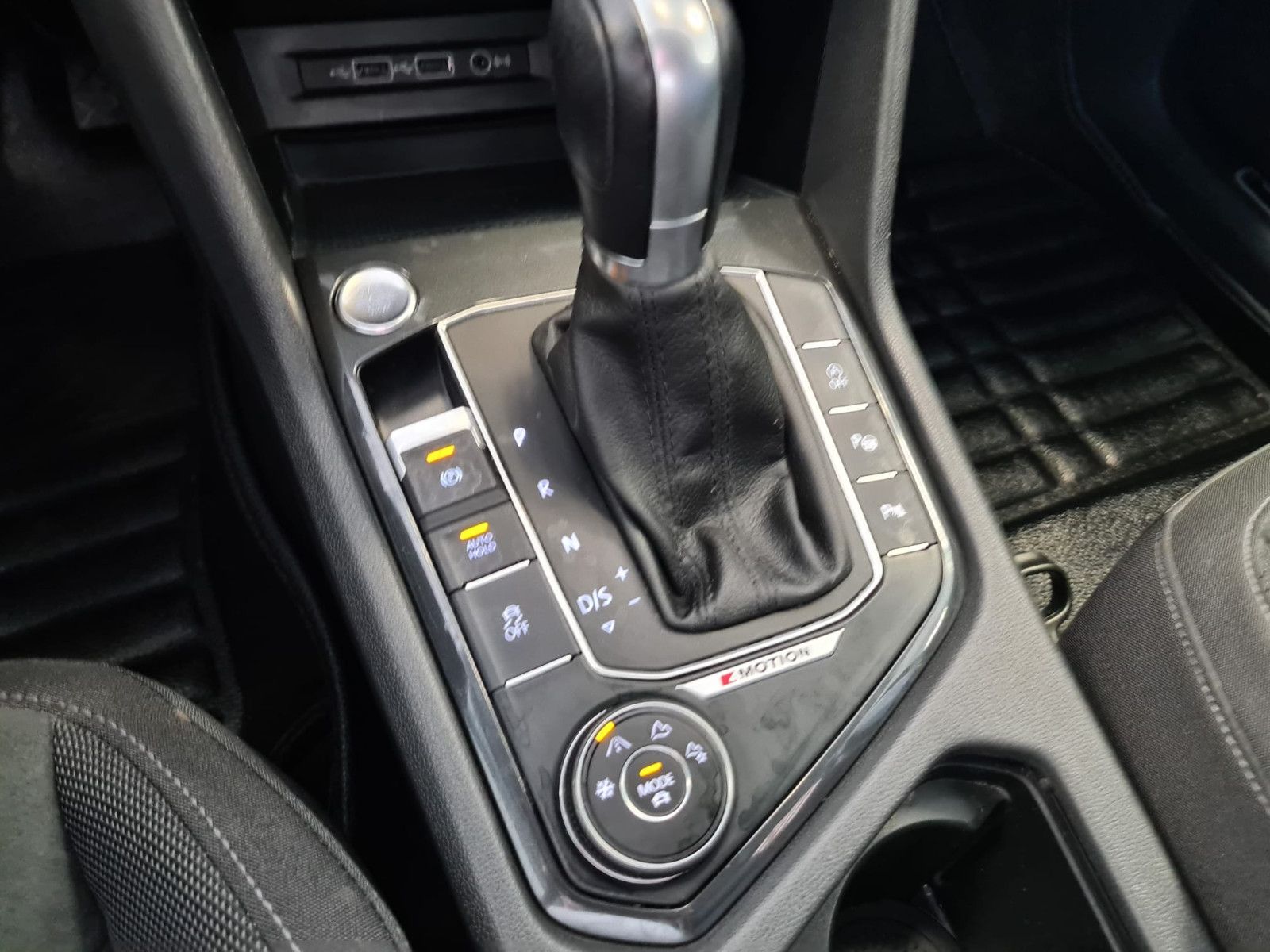 Fahrzeugabbildung Volkswagen Tiguan Allspace Highline 4Motion / LED / NAVI /