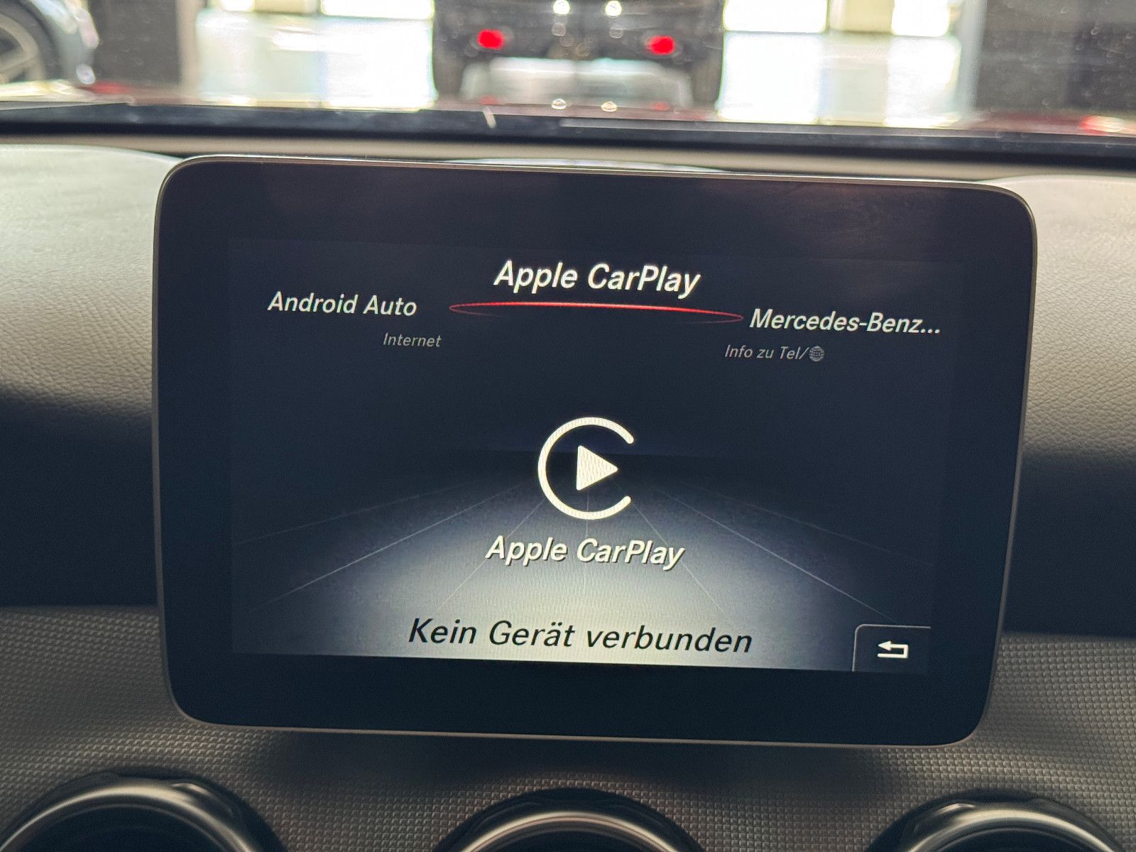 Fahrzeugabbildung Mercedes-Benz GLA 200 7G-DCT SPORTPAKET URBAN NAVI LED KAMERA