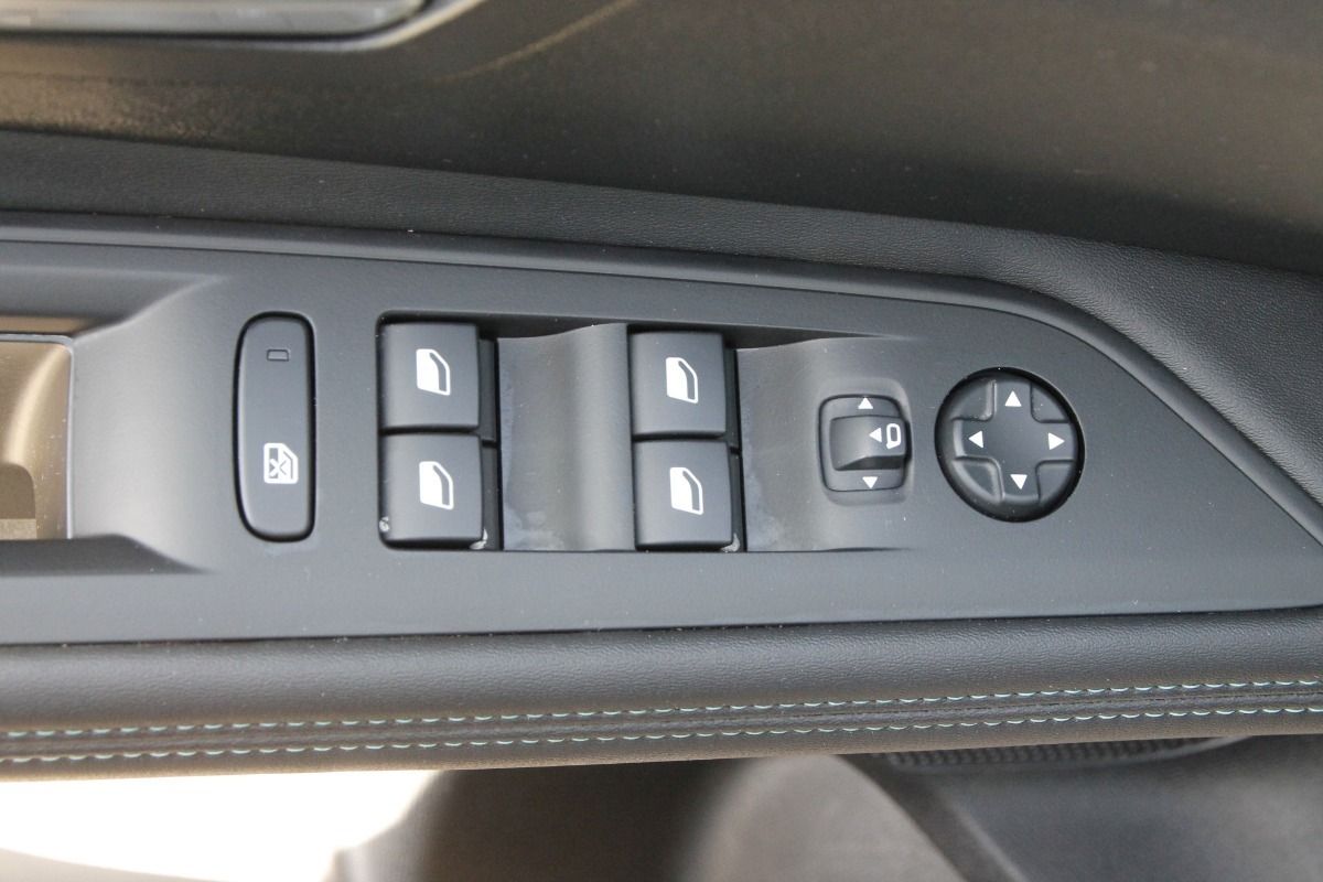 Fahrzeugabbildung Peugeot 3008 HYBRID Allure (MJ F0)