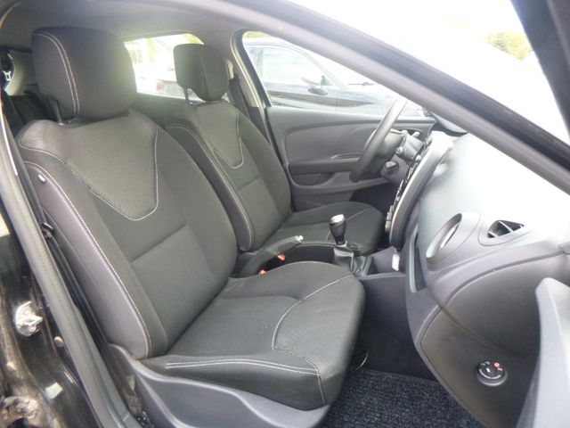 Fahrzeugabbildung Renault Clio IV Life >Navigation<