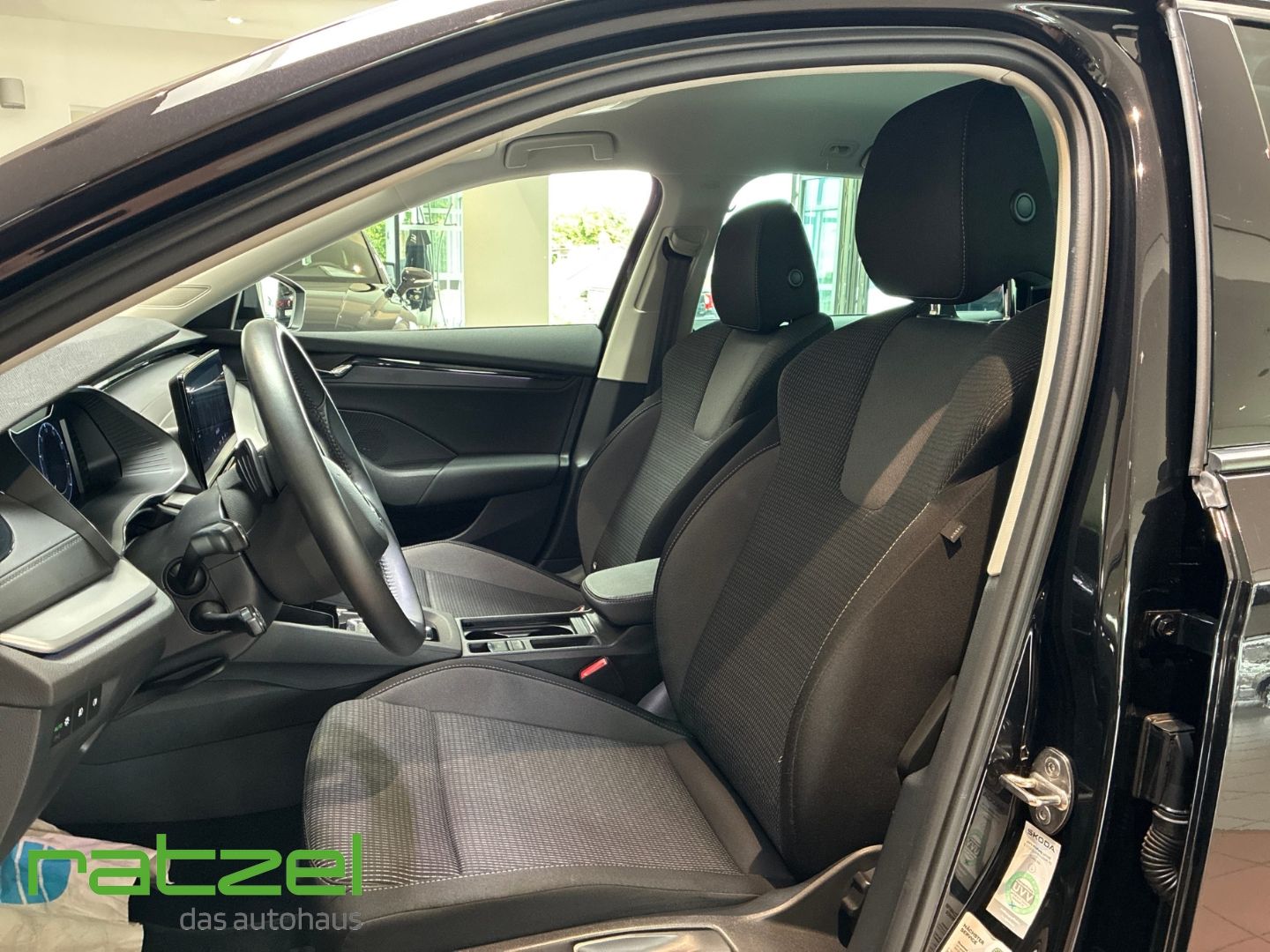 Fahrzeugabbildung SKODA Octavia Combi 2.0 TDI Ambition AHK Navi Digitale