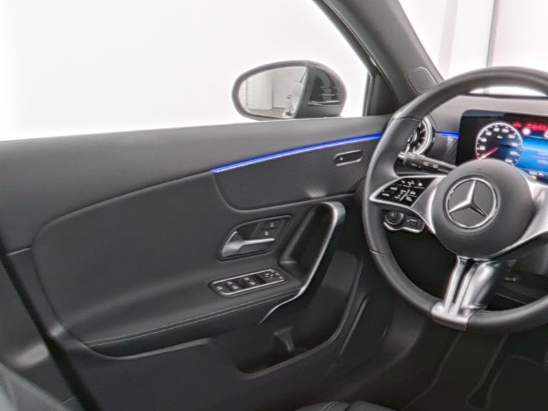 Fahrzeugabbildung Mercedes-Benz A 200 PROGRESSIVE+PANORAMA+LHZ+LED+KEYL+AMBIENTE