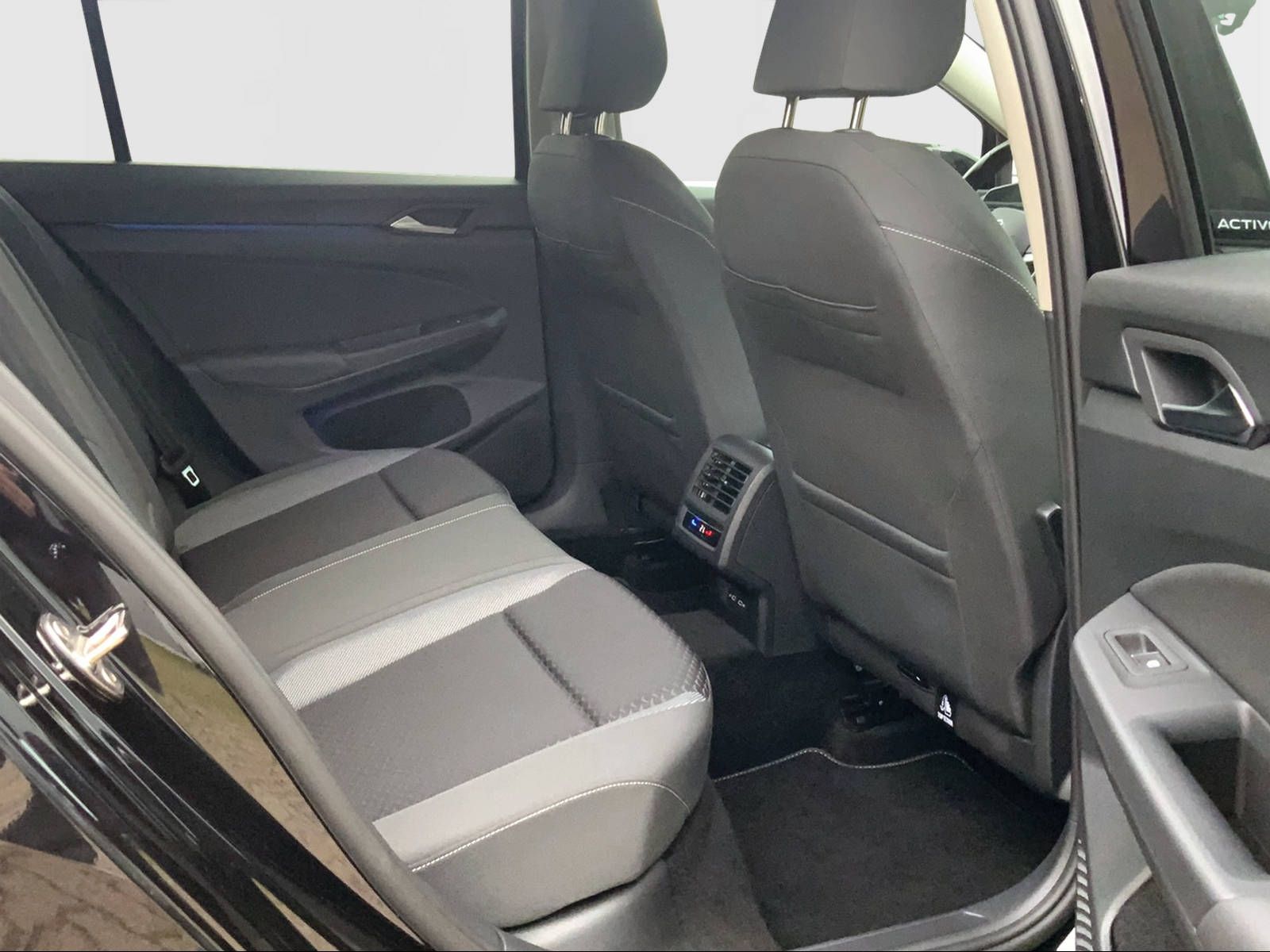 Golf VIII Variant 1.5 eTSI Active RFK,AHK,SHZ,NA