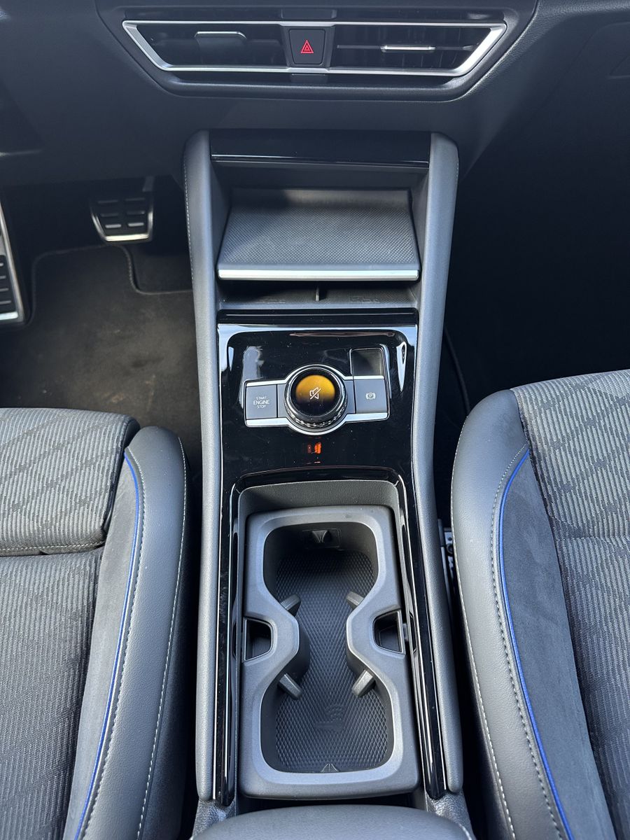 Fahrzeugabbildung Volkswagen Tiguan 1.5 eTSI R-Line DSG NAVI+LED+ACC+AHK+SHZ