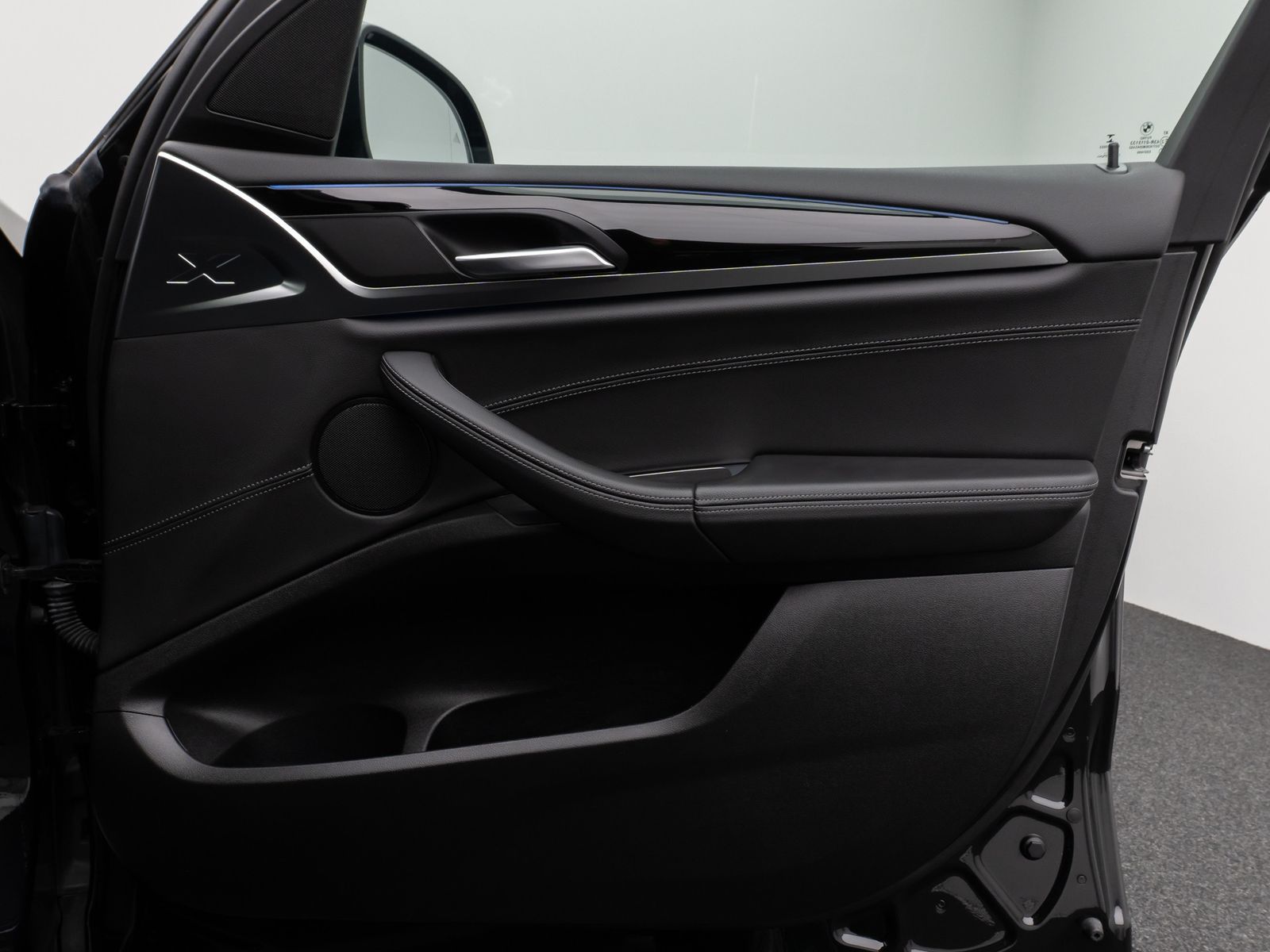 Fahrzeugabbildung BMW X3 xD30e Panorama HUD DAB HiFi Komfort Sport 20"