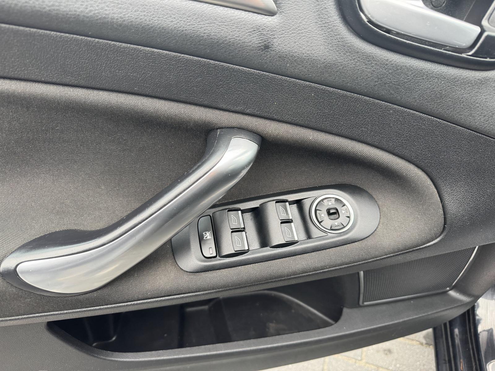Ford Mondeo 2010 — photo 12