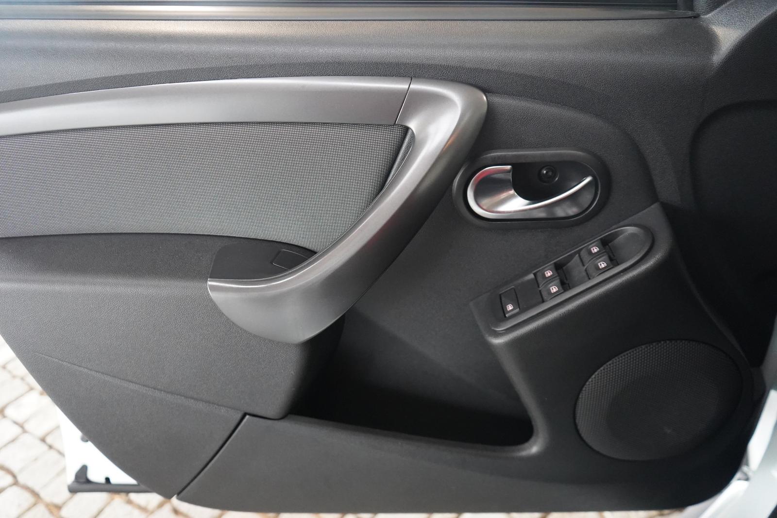 Dacia Duster II 1.6 SCe Navi Tempomat Sitzheizung DAB